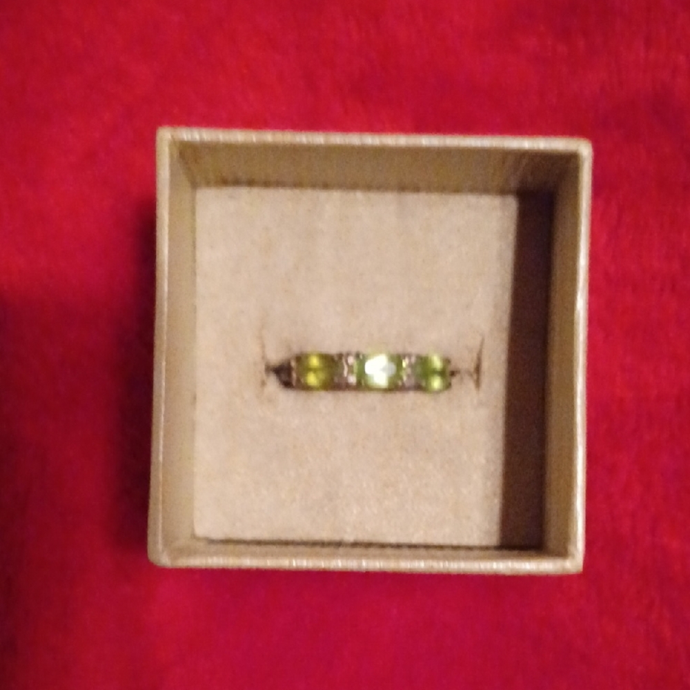 Sterling Silver Peridot Ring.            Size 7. 3 Stones.